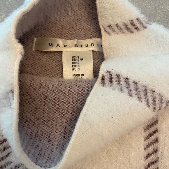 Cream and Brown Checkered Sweater - Picture 3 of 6